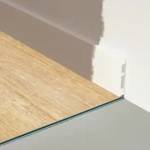 Neue Kollektion Moduleo Überstreichbare Standard-Sockelleisten
